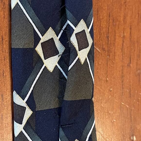 Studio Z Tie, All Silk, Hand Sewn - Flaw, see description and photos - Picture 8 of 8